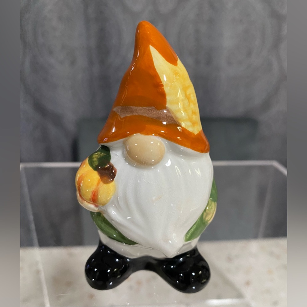 Set of Salt and Pepper Shakers of Ceramic Gnomes - Picture 12 of 15